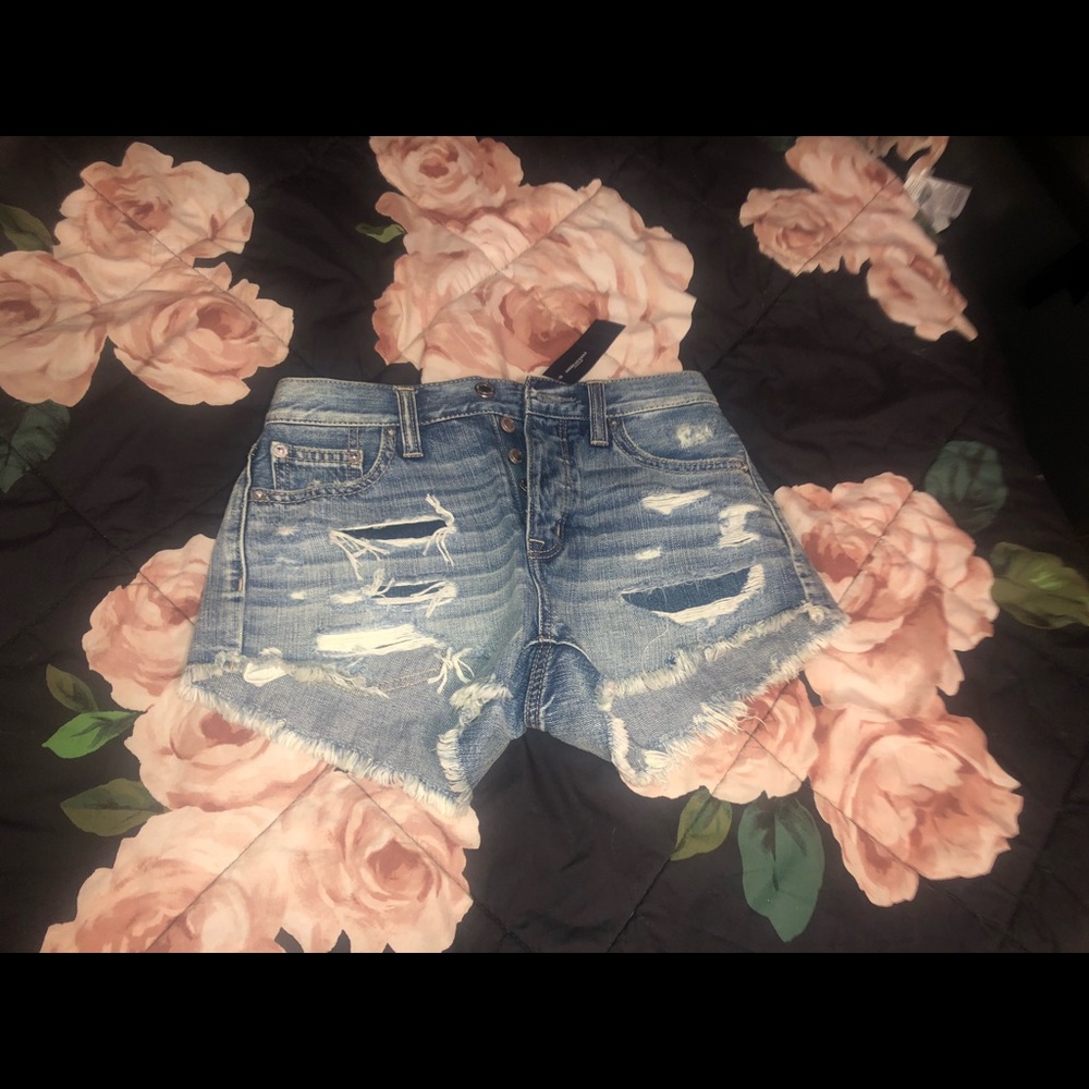 AE RIPPED JEAN SHORTS (00) NWT